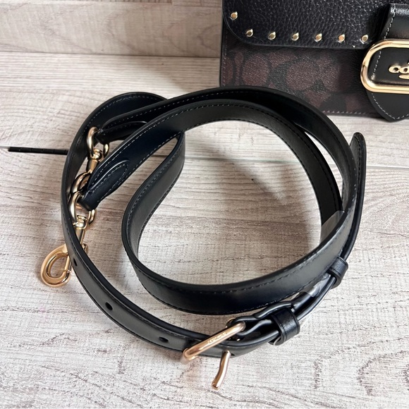 Coach Morgan Shoulder Bag In Colorblock Signature Canvas With Rivets - Picture 9 of 9